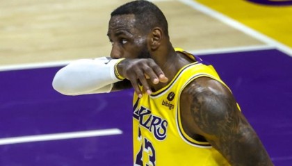 星空体育官网-四天三战湖人严重透支 附加赛主场保卫战号角吹响