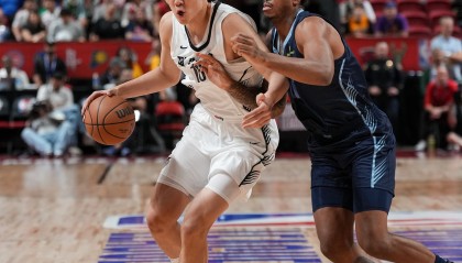 🤗杨瀚森：有一些回合感受不到腿了 没能保护好篮板 要继续努力