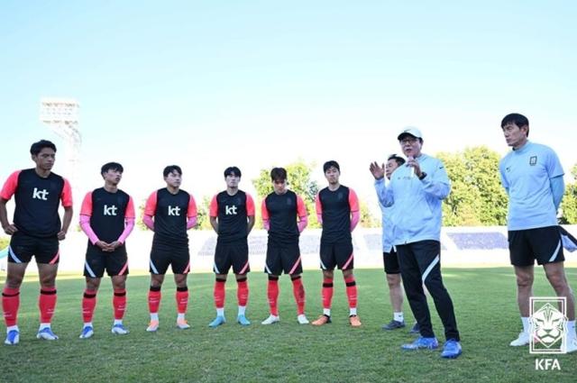 1678642129752099602.png 黄善洪一肩双挑.png